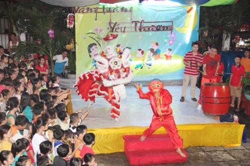 Children of Tan Phu Hoa and Vinh Thuy parishes celebrate Mid-Autumn Festival 2014